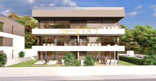 Penthouse z veliko strešno teraso - 4 km od morja